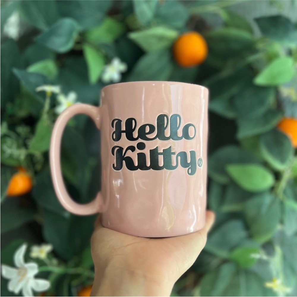 Beautiful hello kitty mug - Picture 2 of 2